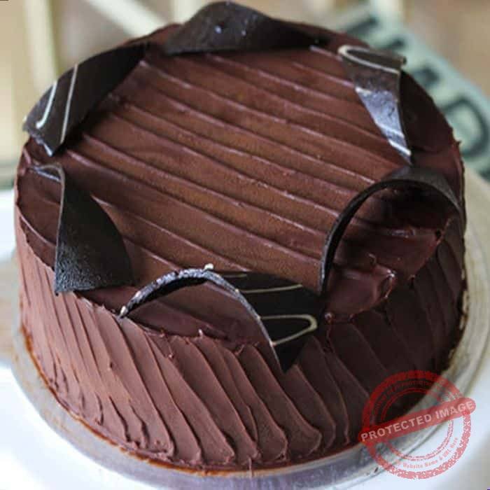 Lals Dark Chocolate Cake (2 Lbs) in Karachi Lals Dark Chocolate Cake (2 Lbs) in Karachi | Smilee