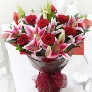 Oriental Lilies flower arrangement in Lahore | Smilee