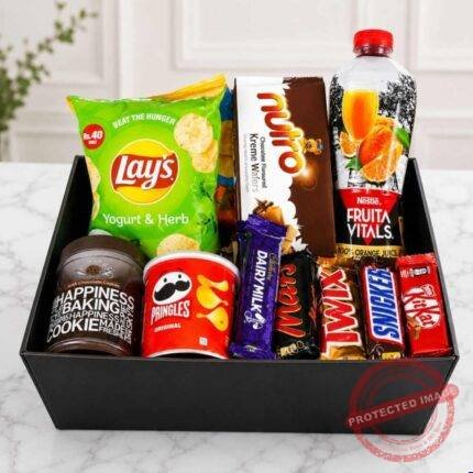 Snack Hamper chocolate gift for Valentines Day | Smilee