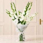 Wonderful White flower arrangement in Lahore | Smilee