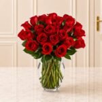 Scarlet Love flower arrangement in Lahore | Smilee