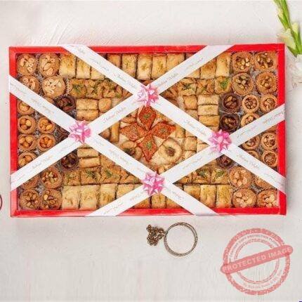 Mix Arabian Special Tray gift by Arabian Delights | Smilee