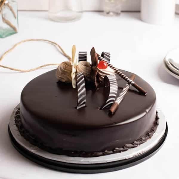Chocolate Variety Fresh Cake – Baba Bakers Cakes Chocolate Variety Fresh Cake - Baba Bakers Cakes | Giftoo Pakistan