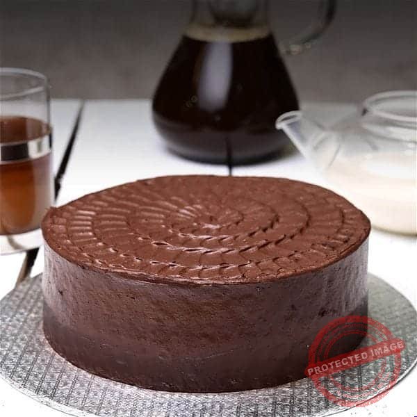 Luxury Matilda Chocolate Cake by Jalal Sons Luxury Matilda Chocolate Cake by Jalal Sons | Giftoo Pakistan