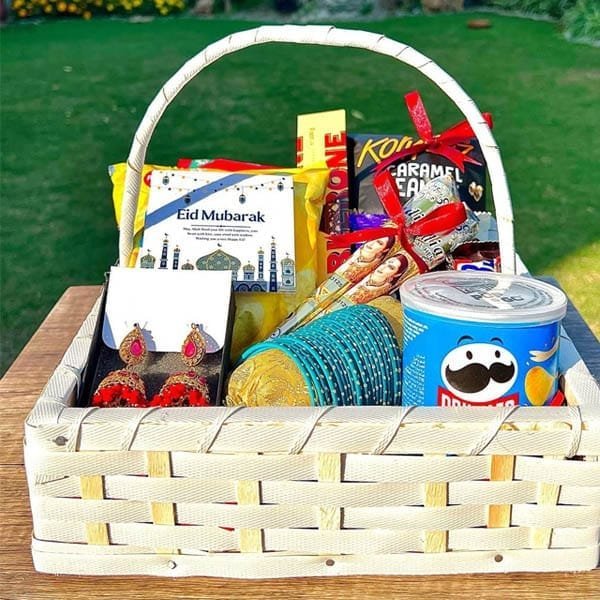 Girly Gift Bucket – Eid Gifts Girly Gift Bucket - Eid Gifts | Giftoo Pakistan